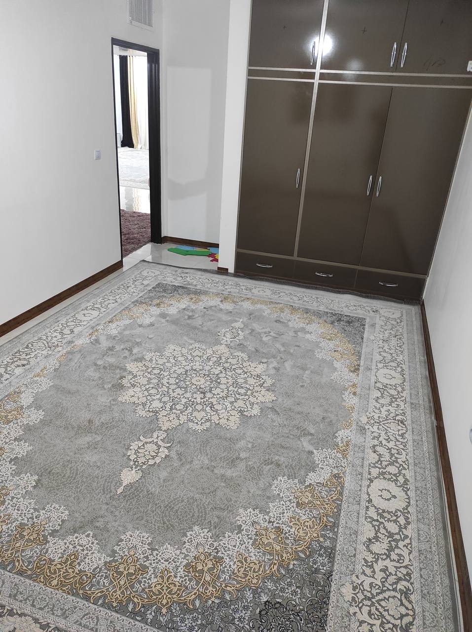 فرش یاقوت نقره ای