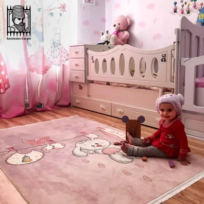 فرش کودک دخترانه کد 100237 صورتی طرح خرگوش خیس