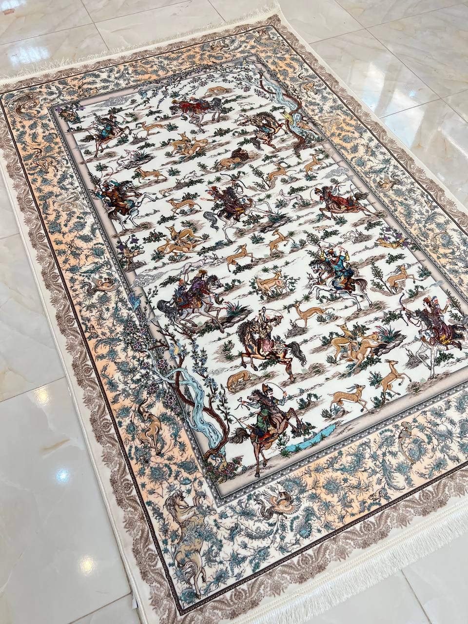 فرش شکارگاه 1200 شانه کرم