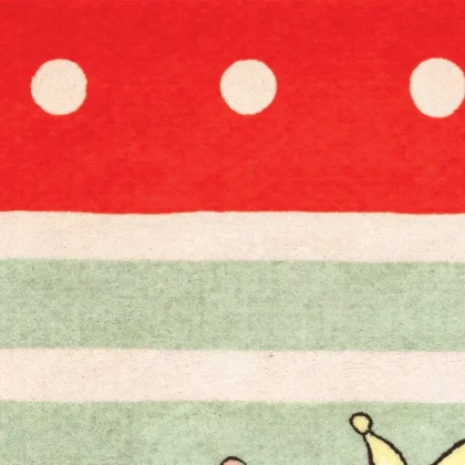 فرش کودک طرح دختر توت فرنگی کد 25KD0050