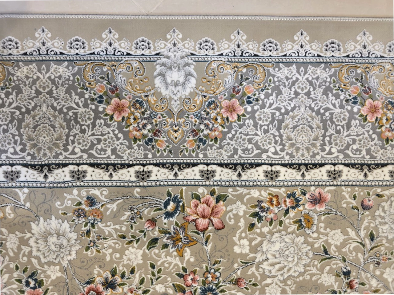 فرش ۱۲۰۰ شانه طرح نقره ای گل برجسته