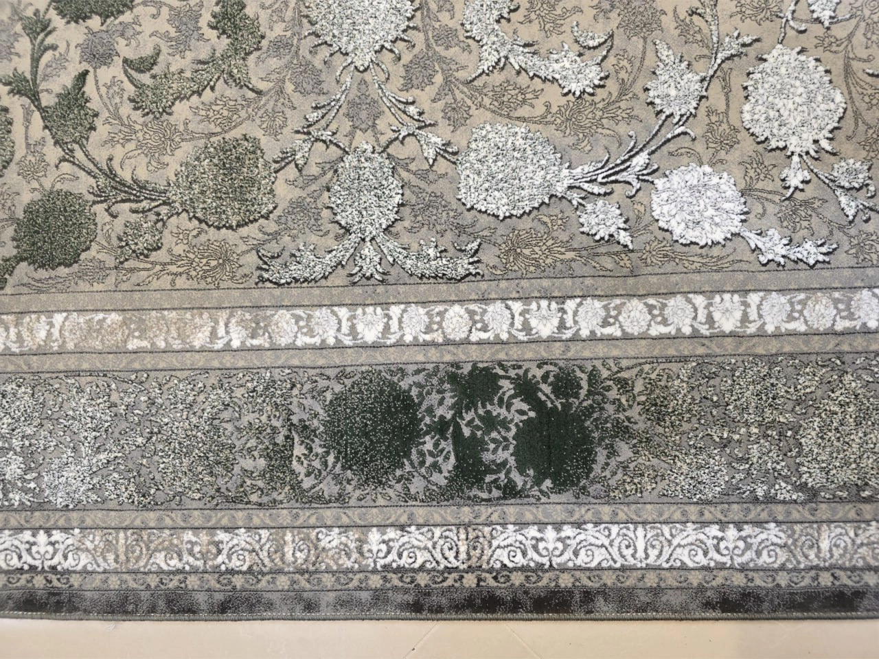 فرش ۱۲۰۰ شانه طرح نقره ای گل برجسته