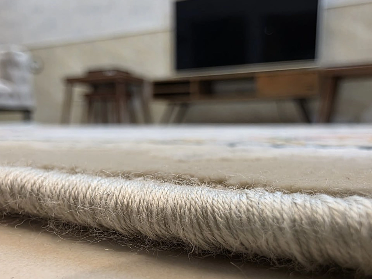 فرش ۱۲۰۰ شانه طرح نقره ای گل برجسته