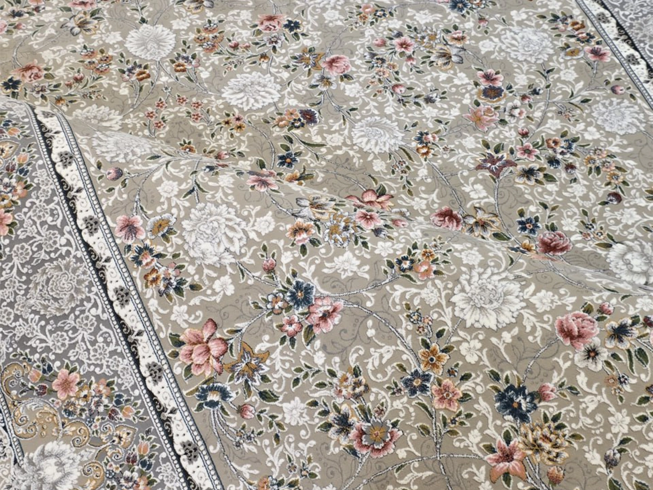 فرش ۱۲۰۰ شانه طرح نقره ای گل برجسته