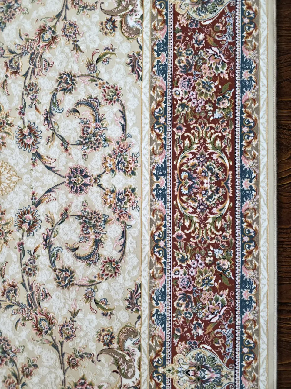 فرش ۱۲۰۰ شانه طرح آیلین کرم حاشیه گلبهی