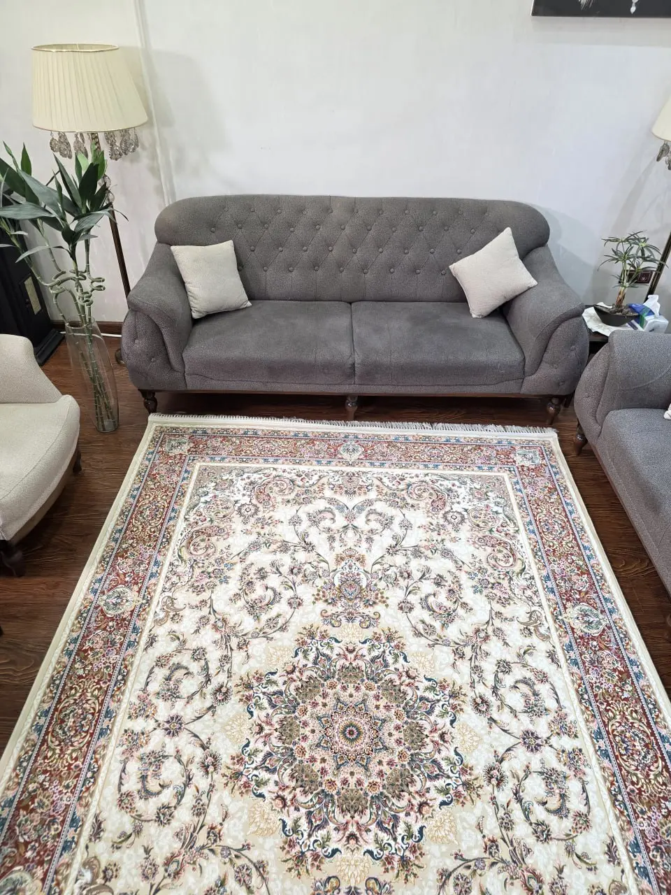 فرش ۱۲۰۰ شانه طرح آیلین کرم حاشیه گلبهی