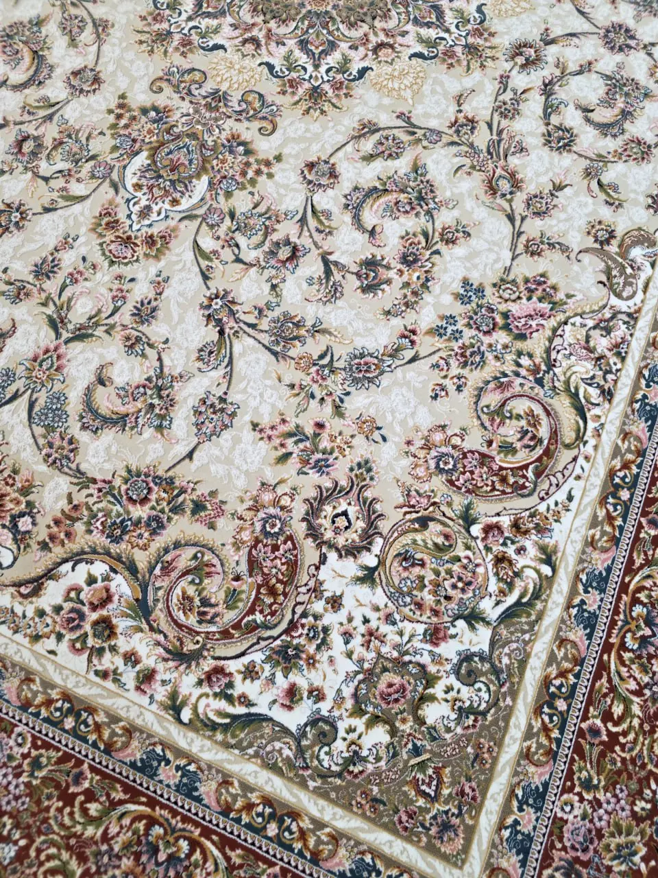 فرش ۱۲۰۰ شانه طرح آیلین کرم حاشیه گلبهی
