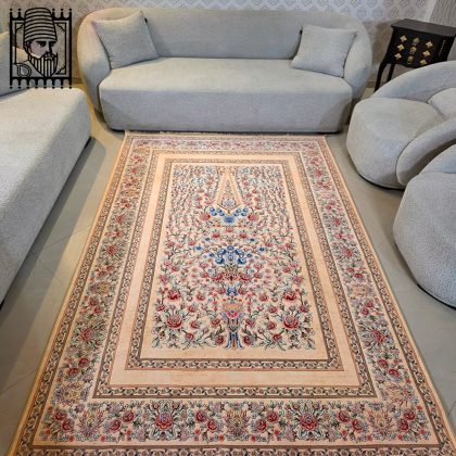 فرش طرح باغ گل کرم معادل 77 رج دستباف
