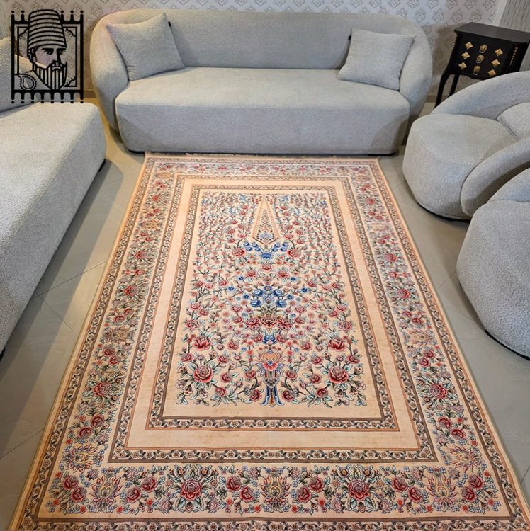فرش طرح باغ گل کرم معادل 77 رج دستباف